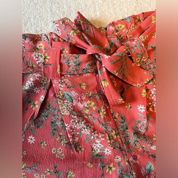 NWT Max Studio shorts tie waist, floral coral color. Women’s size small - Picture 3 of 9